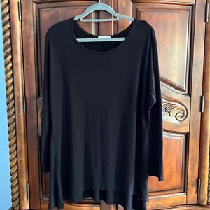 Corner Clothing Long sleeve black knit tunic- one size